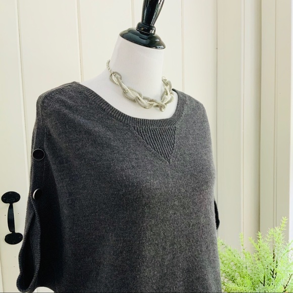 LAUNDRY BY DESIGN Grey Wool Short Sleeve Sweater - Picture 2 of 4